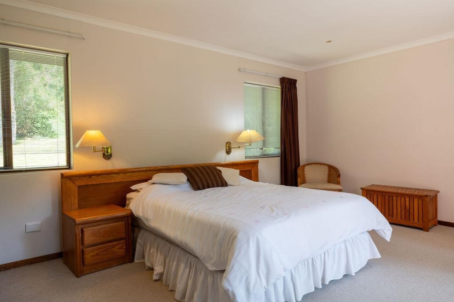To Let 4 Bedroom Property for Rent in Brenton On Lake Western Cape